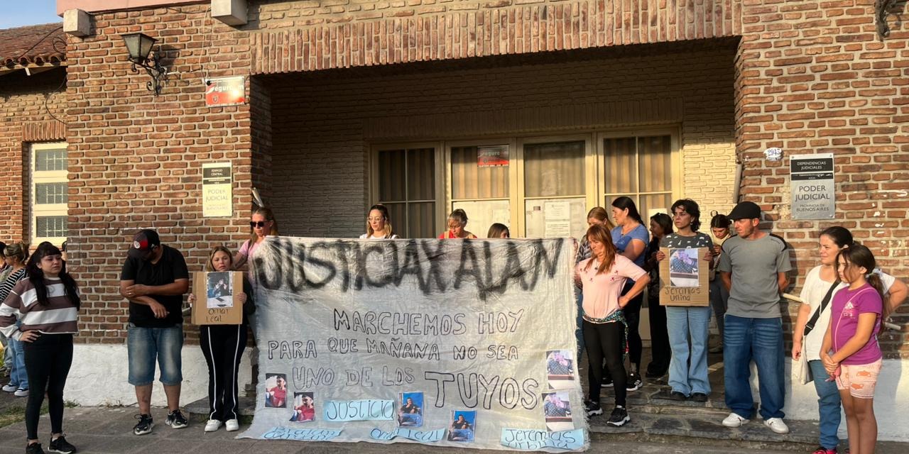 Marcharon y pidieron justicia por Alan Salvaresqui